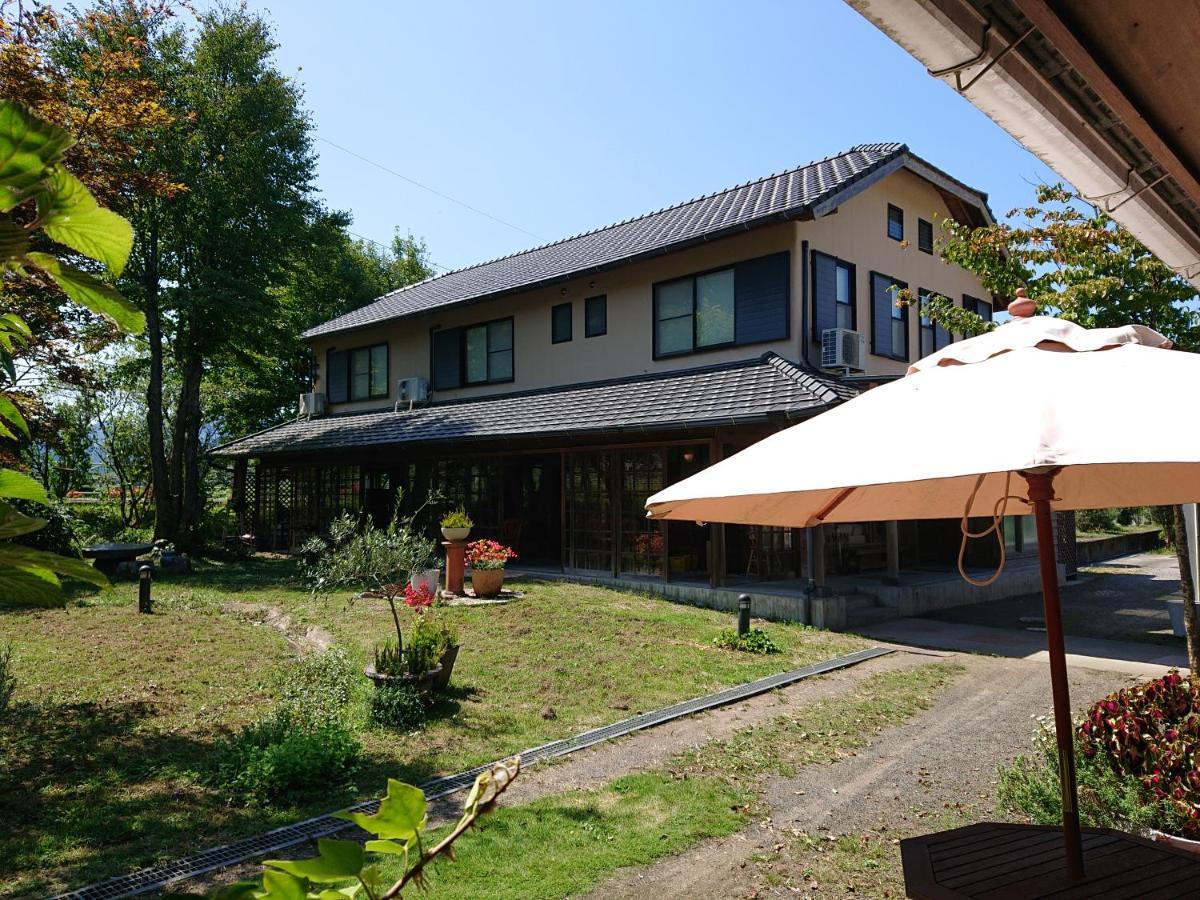 Yufuin Flora House Bed and Breakfast Εξωτερικό φωτογραφία